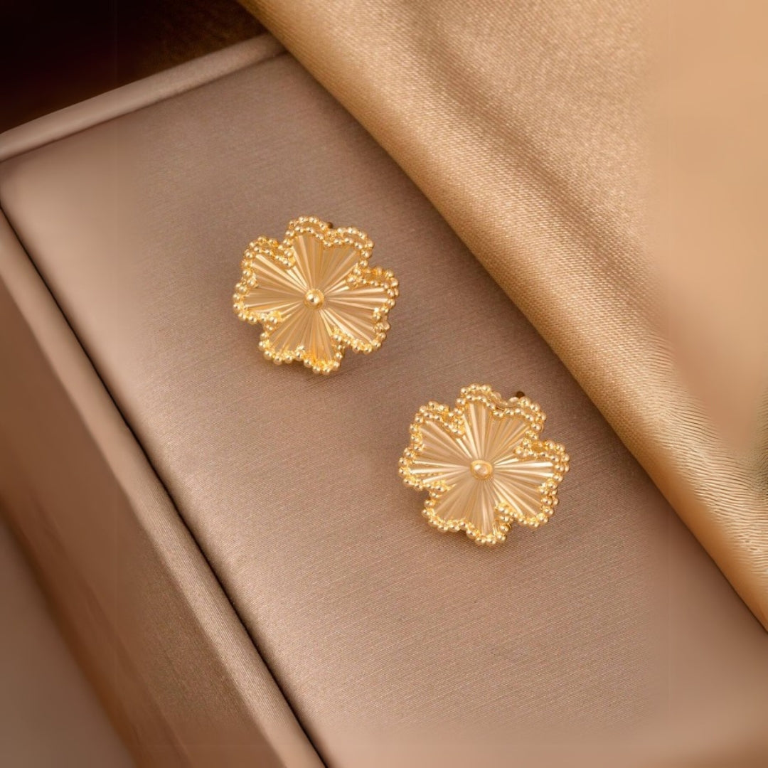 Ellie Studs