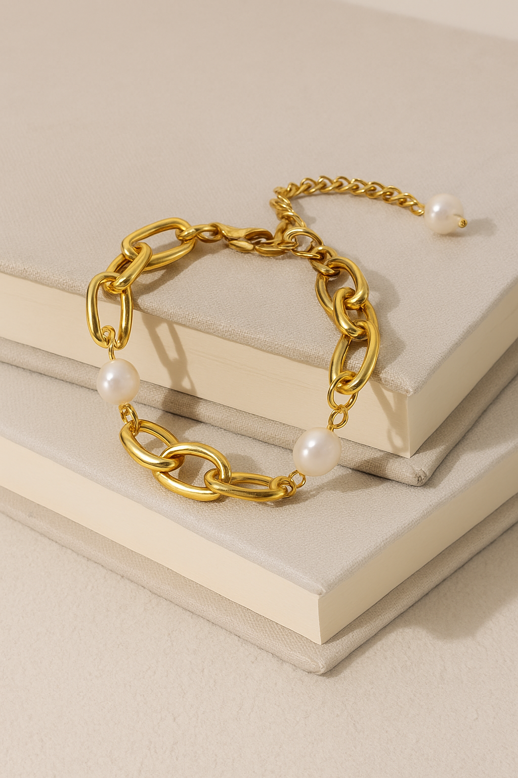 Eira Pearls Bracelet