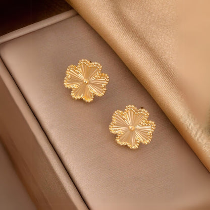Ellie Studs