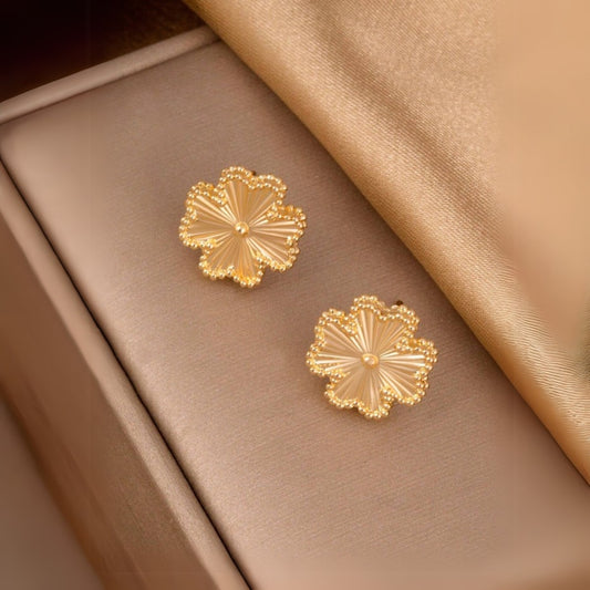 Ellie Studs