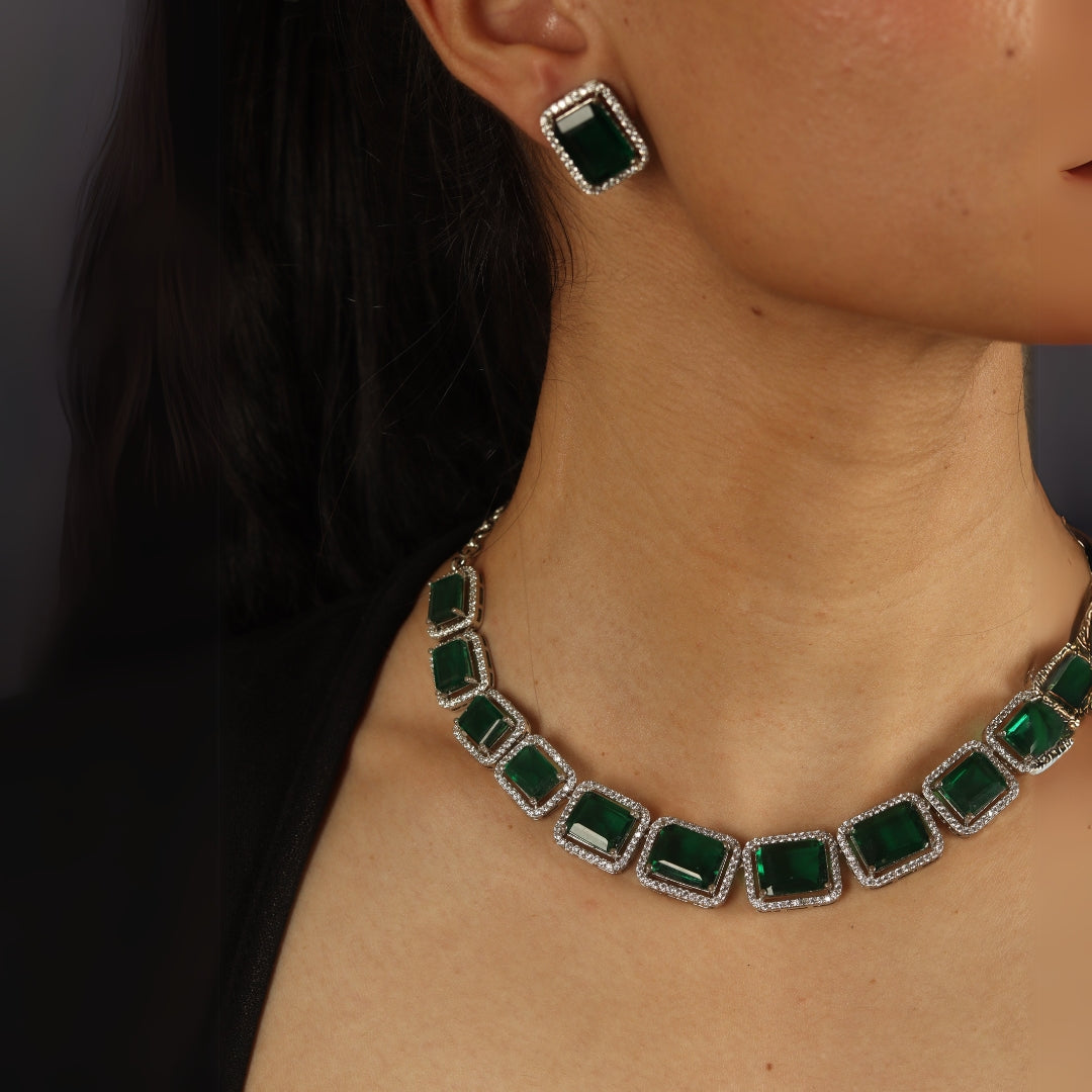 Maaia Set (Necklace with Earrings)